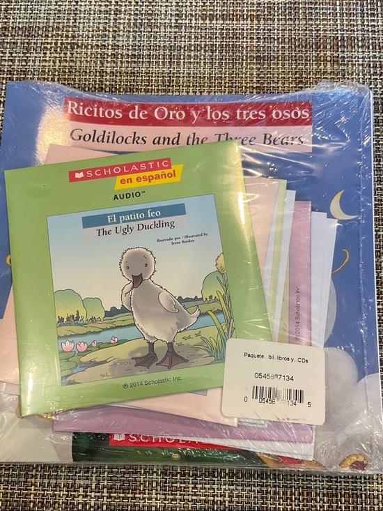 Scholastic Other - Scholastic en español Story Pack - 8 books+8 cds. Bilingual